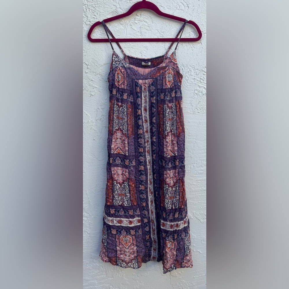 Gorgeous colorful midi dress 🌈 perfect for any vacation